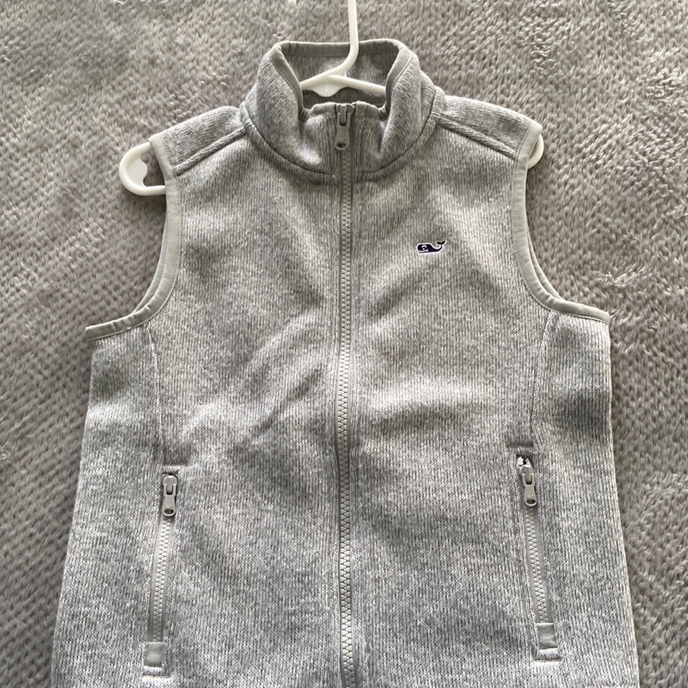 Gray Vineyard Vines sweater vest- size 5